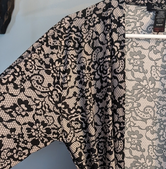 Rene Rofe Floral Robe Black and Cream Medium Attached Sash - Picture 3 of 6